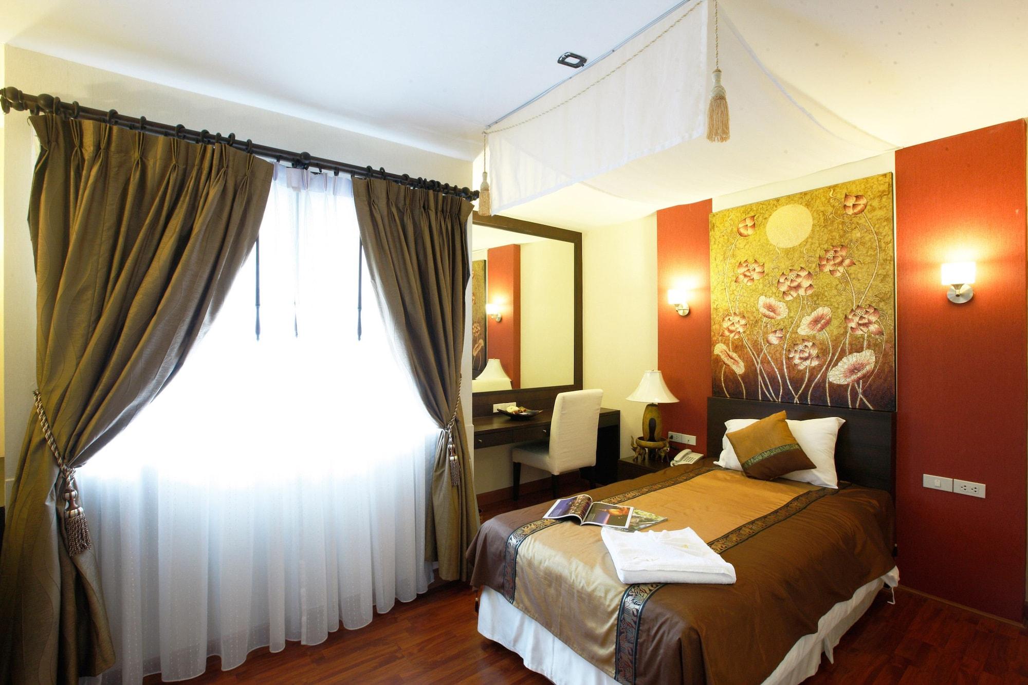 Mirth Sathorn Hotel Banguecoque Exterior foto