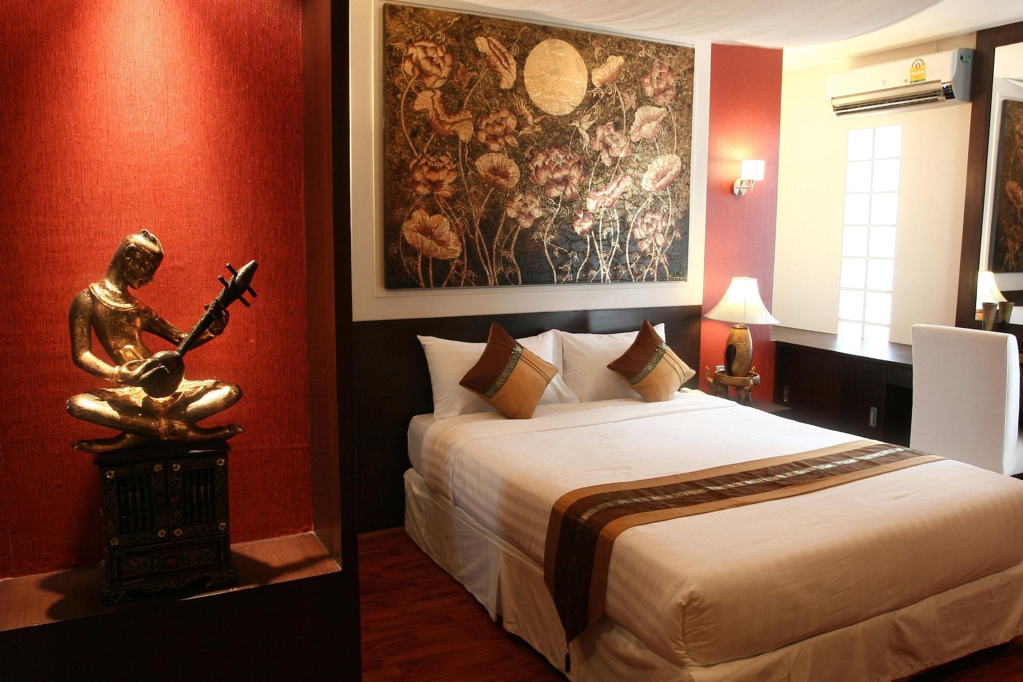 Mirth Sathorn Hotel Banguecoque Exterior foto