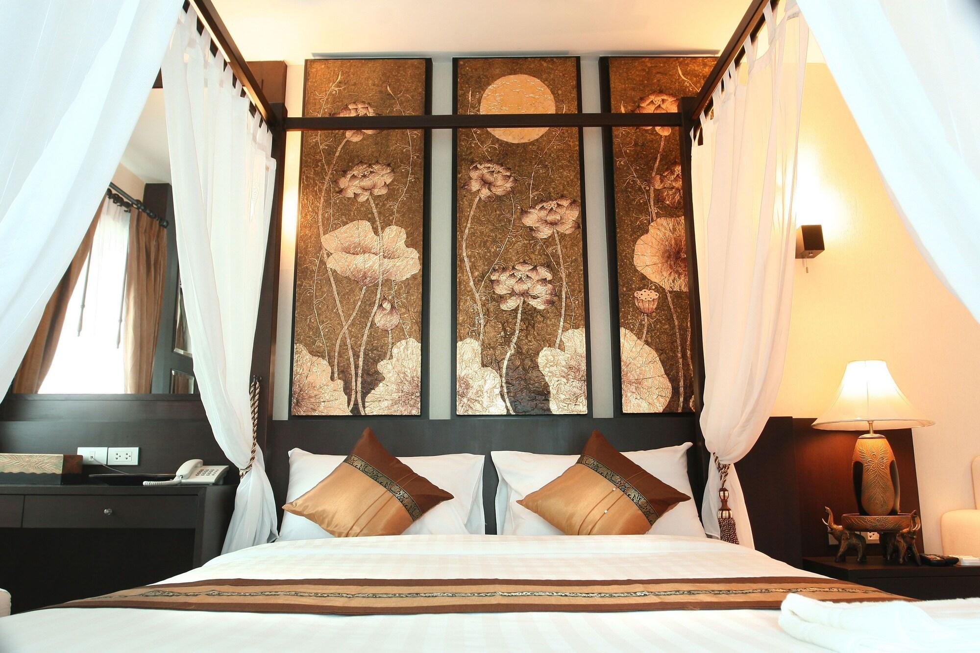 Mirth Sathorn Hotel Banguecoque Exterior foto