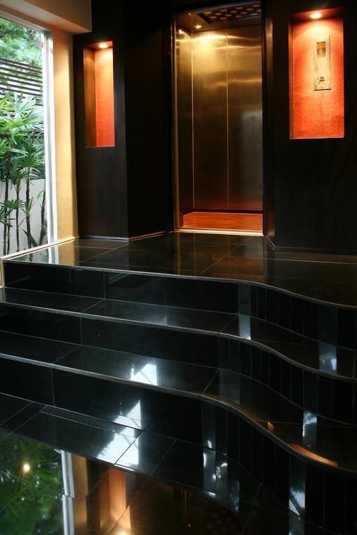 Mirth Sathorn Hotel Banguecoque Exterior foto