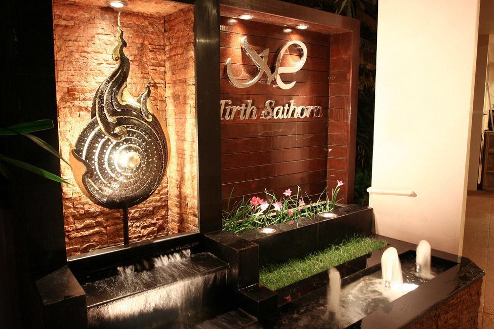 Mirth Sathorn Hotel Banguecoque Exterior foto