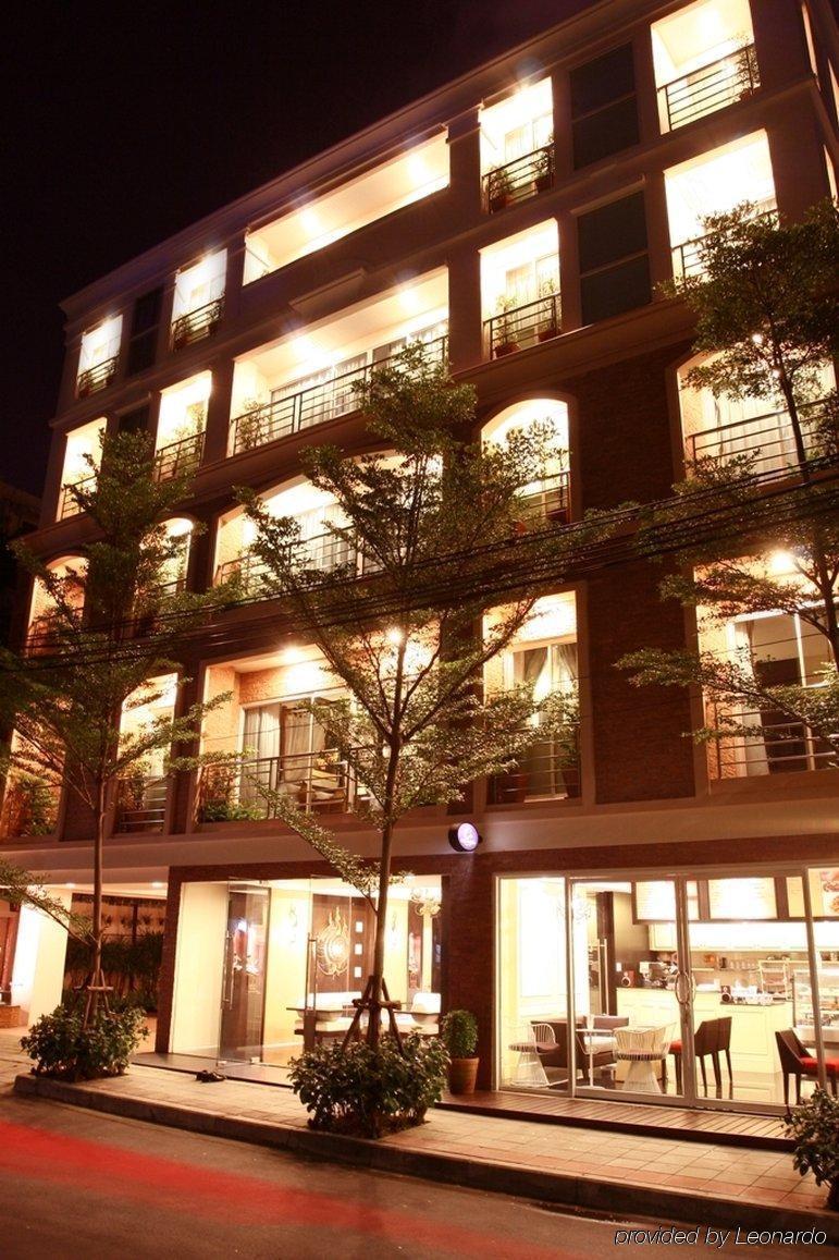 Mirth Sathorn Hotel Banguecoque Exterior foto