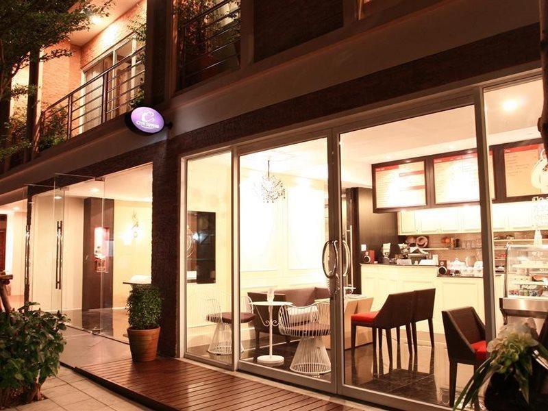 Mirth Sathorn Hotel Banguecoque Exterior foto